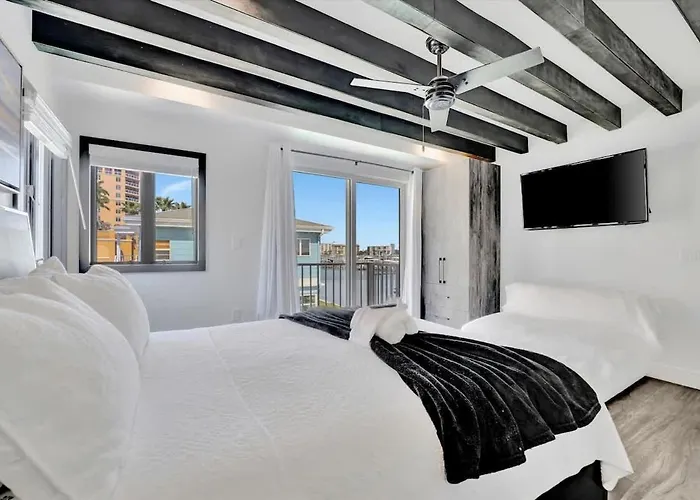 The Aura A Luxury Waterview & Heated Pool