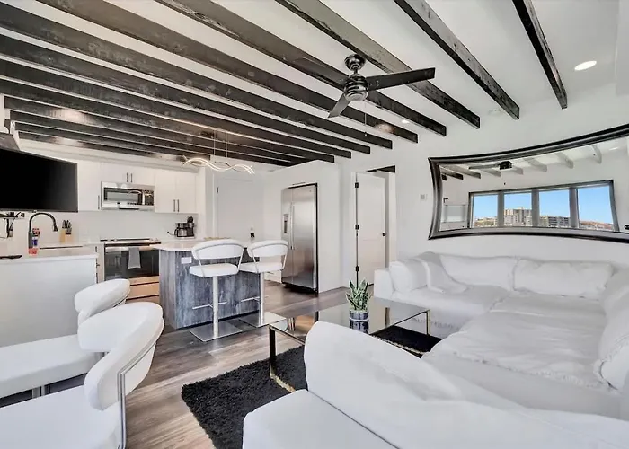 The Aura A Luxury Waterview & Heated Pool