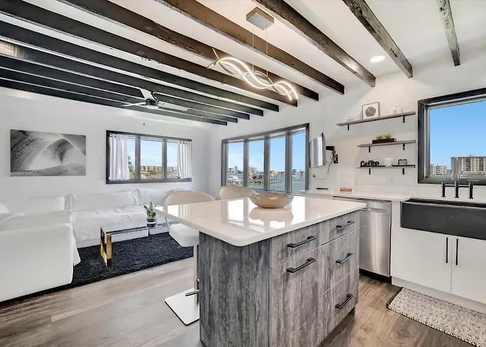 The Aura A Luxury Waterview & Heated Pool * Clearwater Beach