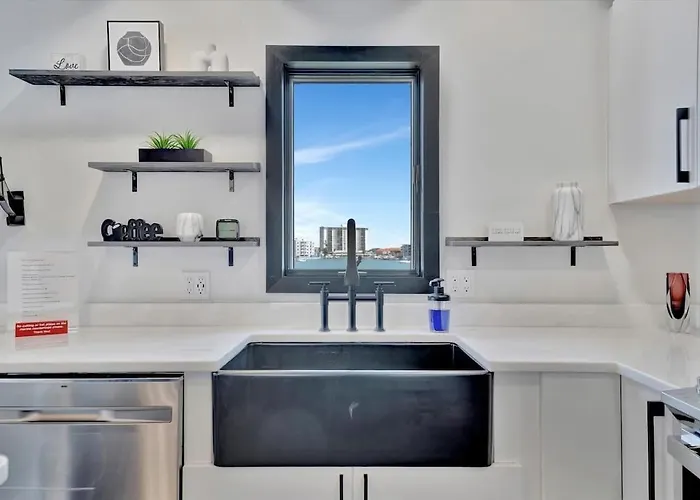 The Aura A Luxury Waterview & Heated Pool *