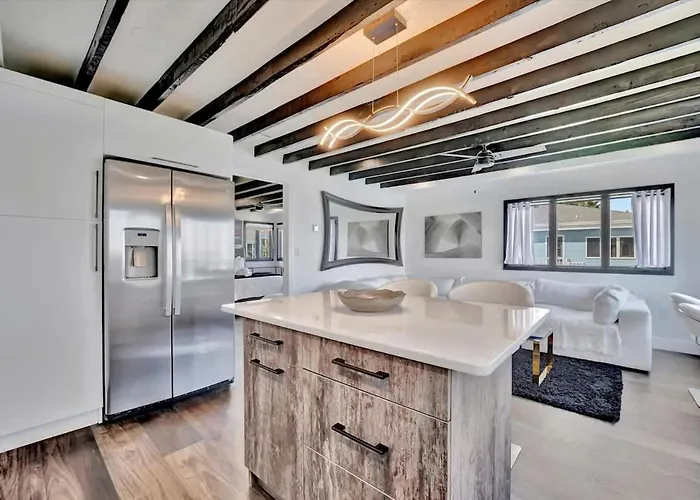 The Aura A Luxury Waterview & Heated Pool *