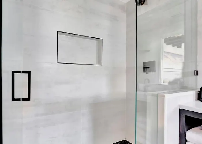 Apartment The Aura A Luxury Waterview & Heated Pool